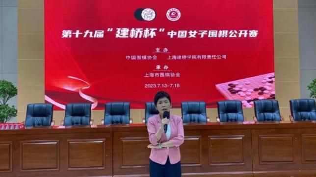 美女扒开尿口让男人操