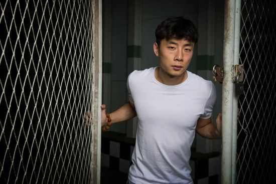 腹肌男孩自愈打桩西装
